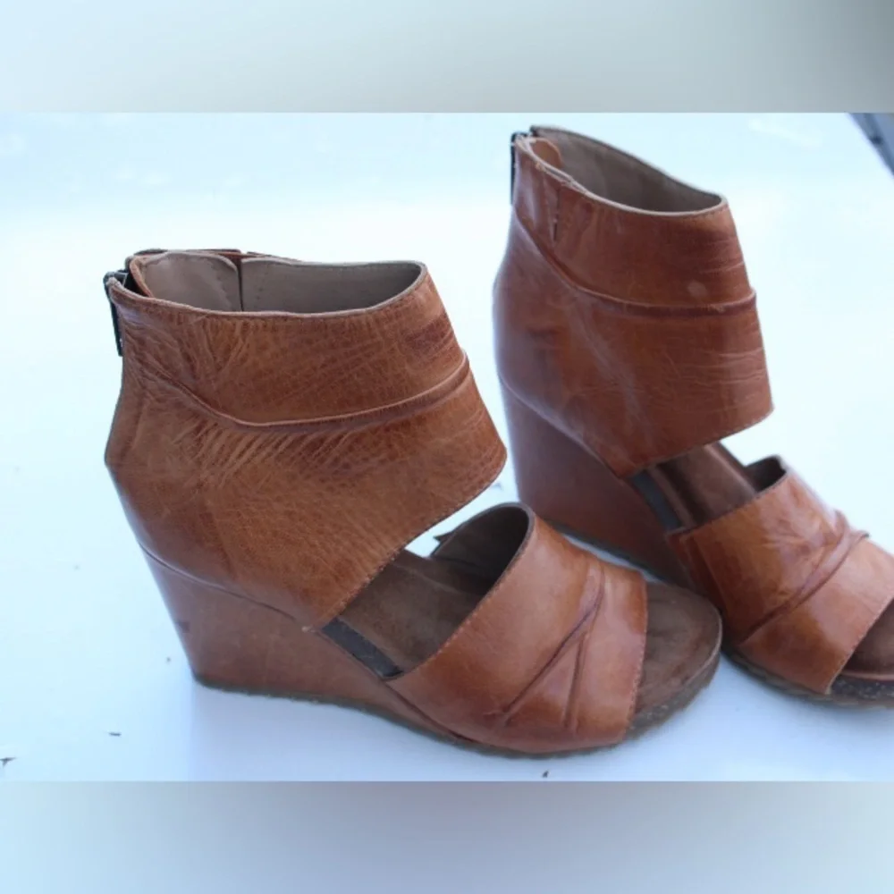 Diba True next n line wedges